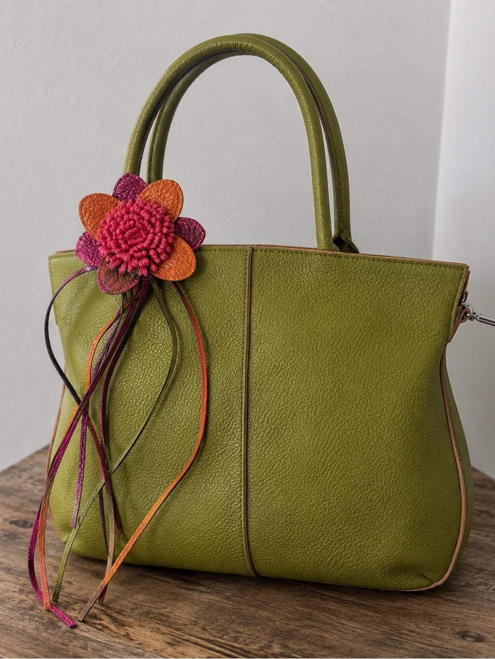 NWOT Mellow World Green Pebbled Leather Floral Charm Small Handbag Purse
